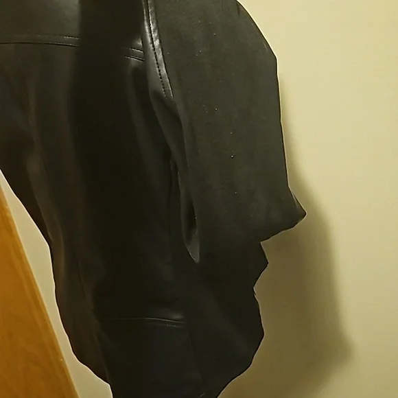 Black leather jacket - Picture 11 of 13